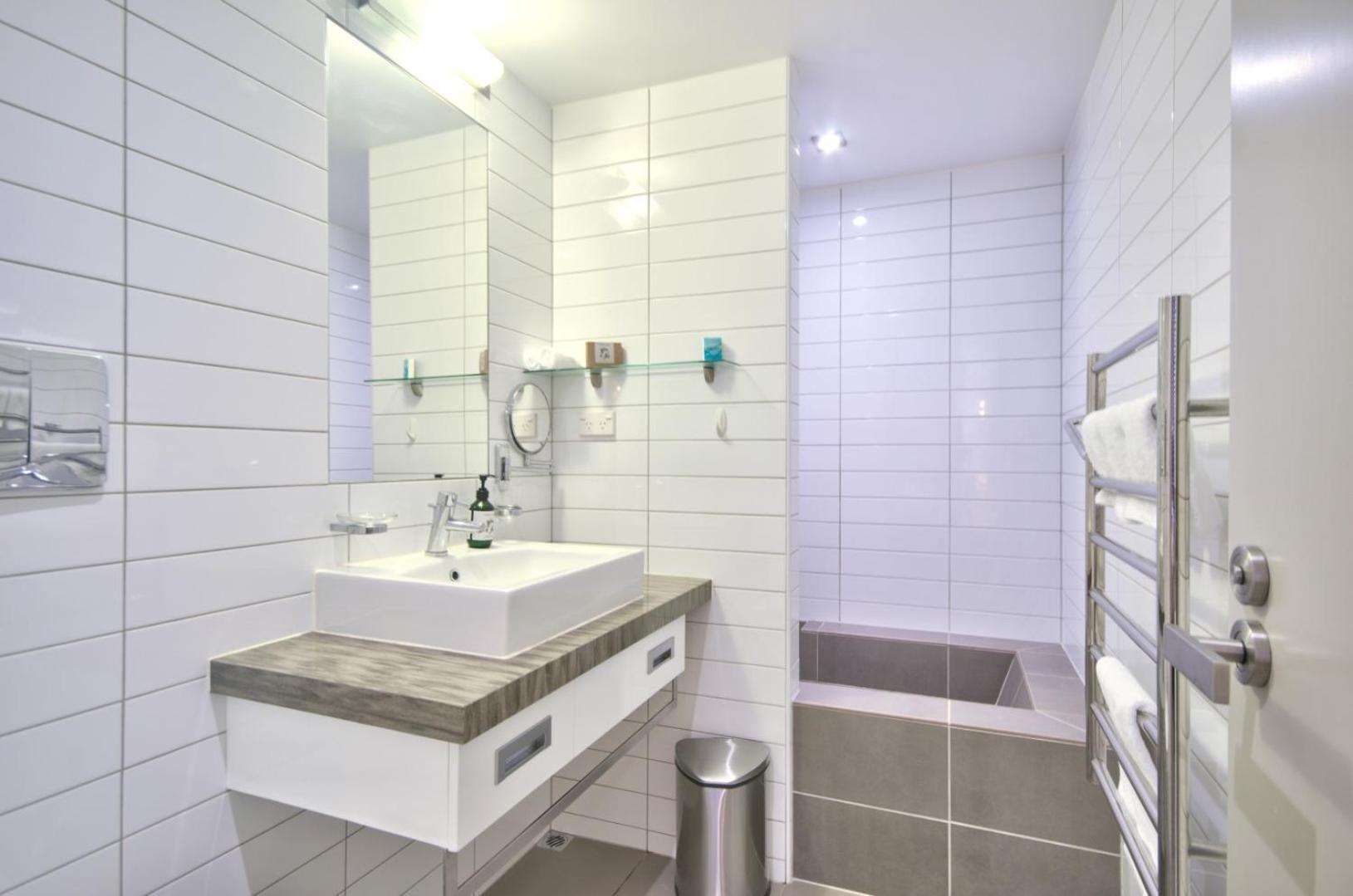 Pure Retreat Lake Views Queenstown Bagian luar foto