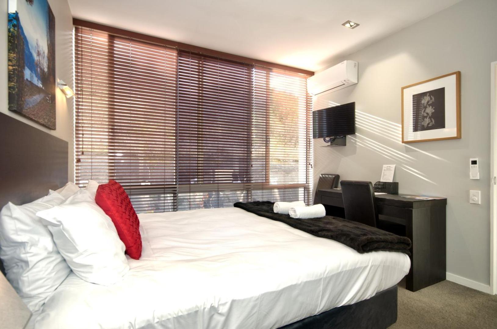 Pure Retreat Lake Views Queenstown Bagian luar foto